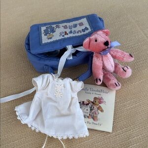 Muffy VanderBear Muffy’s Bear in Pet-a-Porter Carrying Case